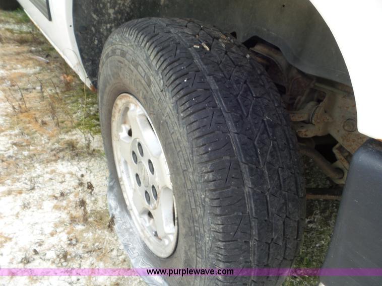 image for item L6888 2000 Chevrolet Silverado 1500 Ext. Cab pickup truck