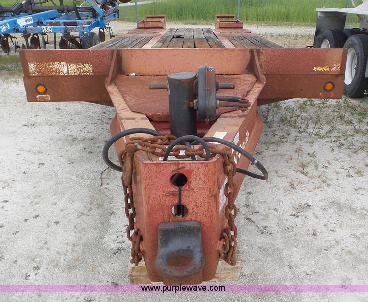 image for item L6891 2004 Eager Beaver 20XPT equipment trailer