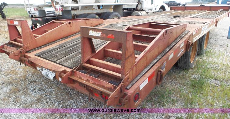 image for item L6891 2004 Eager Beaver 20XPT equipment trailer