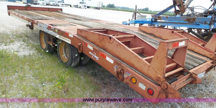 image for item L6891 2004 Eager Beaver 20XPT equipment trailer