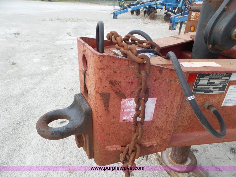 image for item L6891 2004 Eager Beaver 20XPT equipment trailer