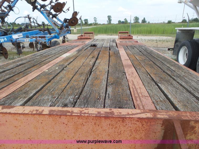 image for item L6891 2004 Eager Beaver 20XPT equipment trailer