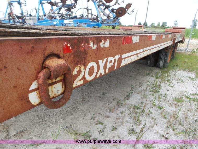 image for item L6891 2004 Eager Beaver 20XPT equipment trailer