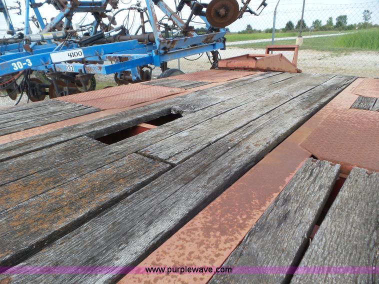 image for item L6891 2004 Eager Beaver 20XPT equipment trailer