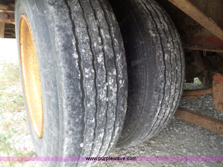 image for item L6891 2004 Eager Beaver 20XPT equipment trailer