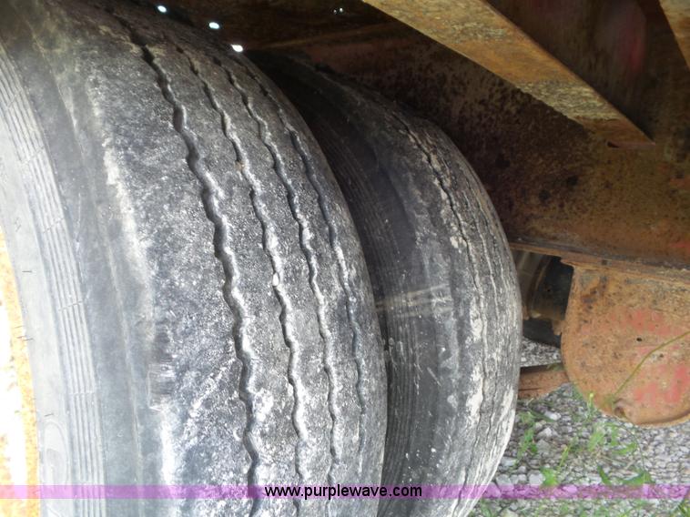 image for item L6891 2004 Eager Beaver 20XPT equipment trailer