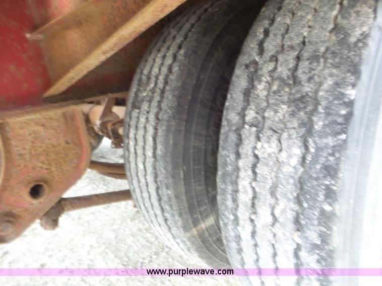 image for item L6891 2004 Eager Beaver 20XPT equipment trailer