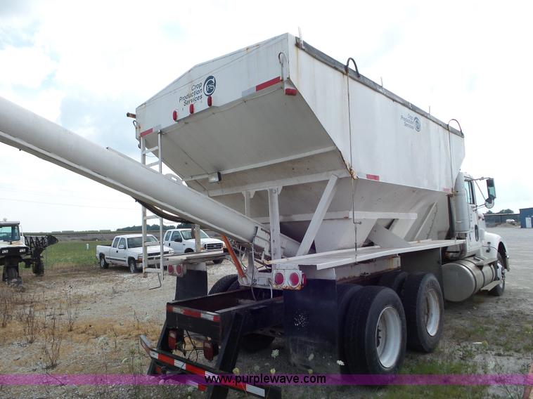 image for item L6892 1995 International 9400 tender truck