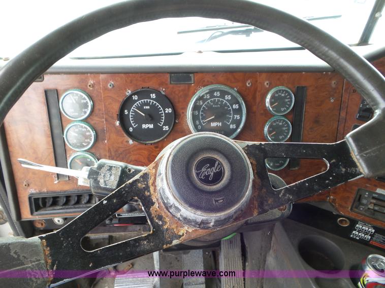 image for item L6892 1995 International 9400 tender truck