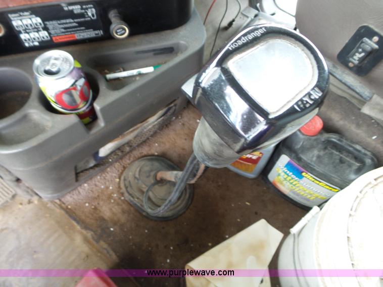 image for item L6892 1995 International 9400 tender truck