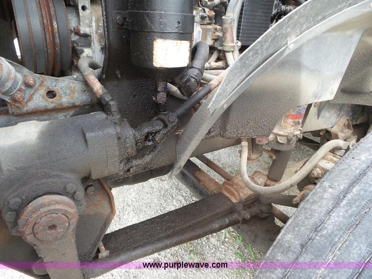 image for item L6892 1995 International 9400 tender truck