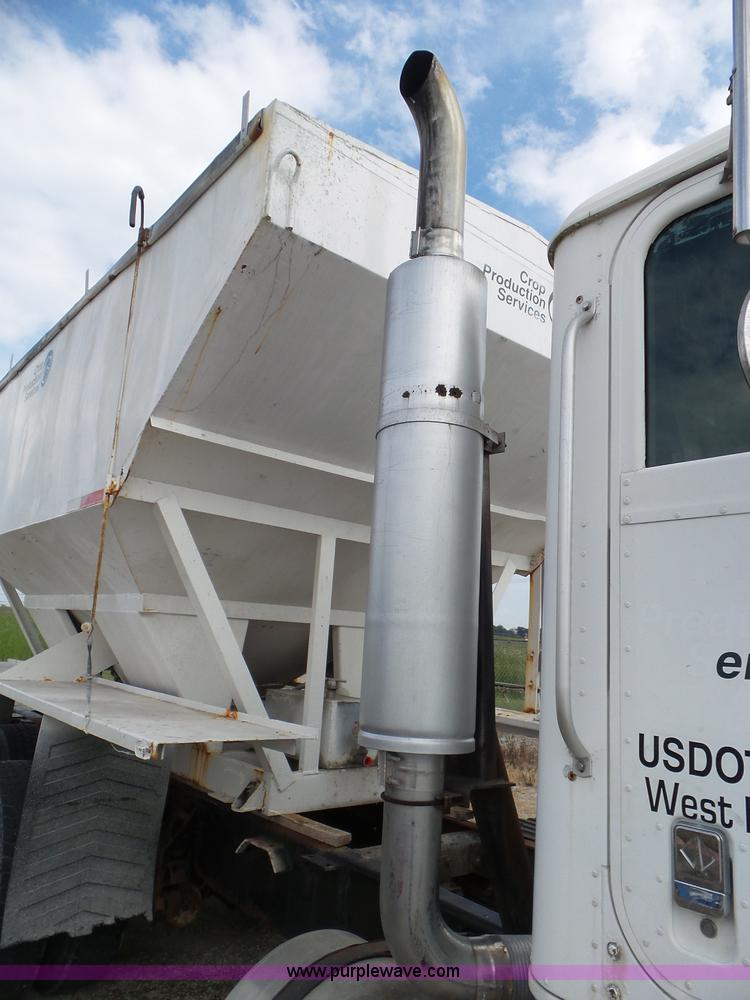 image for item L6892 1995 International 9400 tender truck