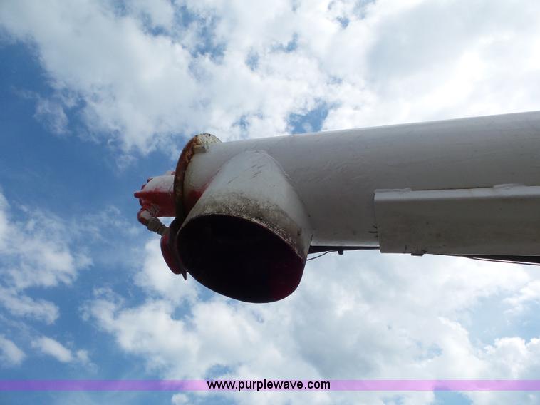 image for item L6892 1995 International 9400 tender truck