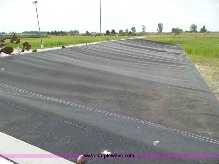 image for item L6892 1995 International 9400 tender truck