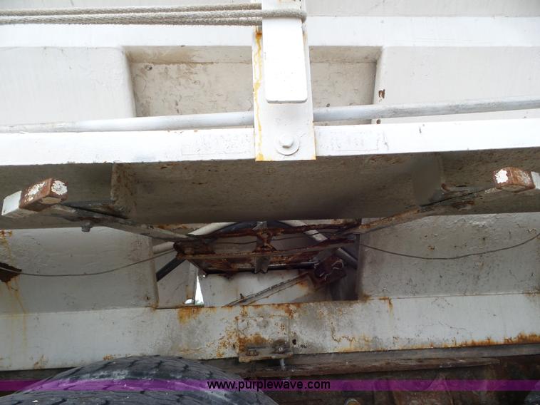 image for item L6892 1995 International 9400 tender truck