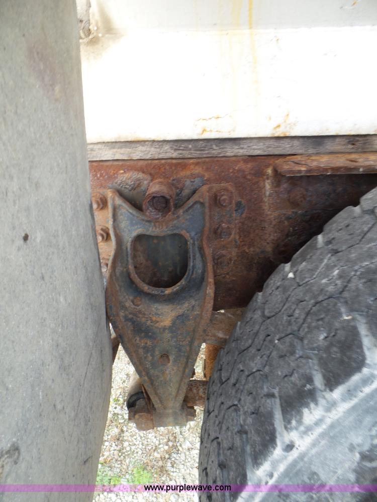 image for item L6892 1995 International 9400 tender truck