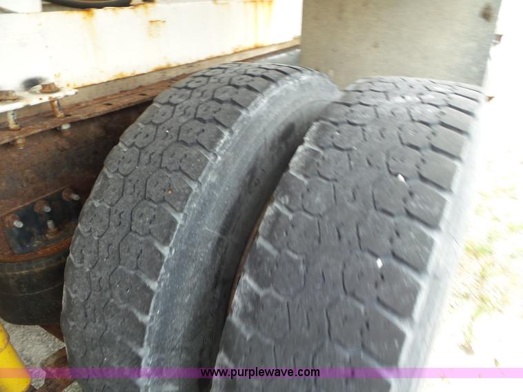 image for item L6892 1995 International 9400 tender truck