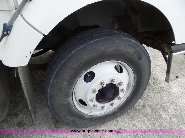 image for item L6892 1995 International 9400 tender truck