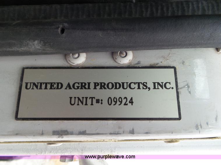 image for item L6892 1995 International 9400 tender truck