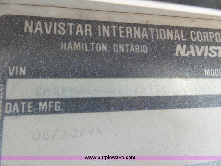 image for item L6892 1995 International 9400 tender truck