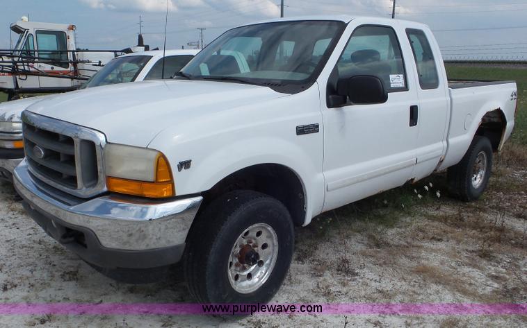 image for item L6894 2001 Ford F250 Super Duty SuperCab pickup truck