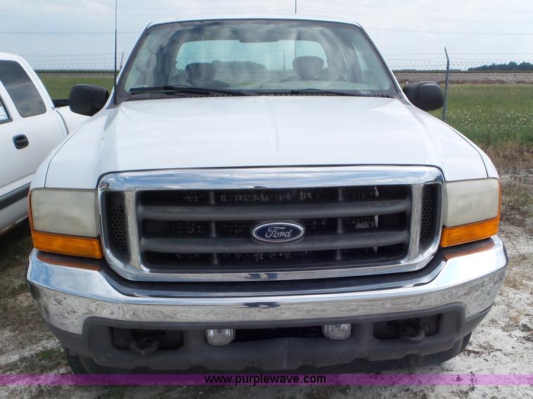 image for item L6894 2001 Ford F250 Super Duty SuperCab pickup truck
