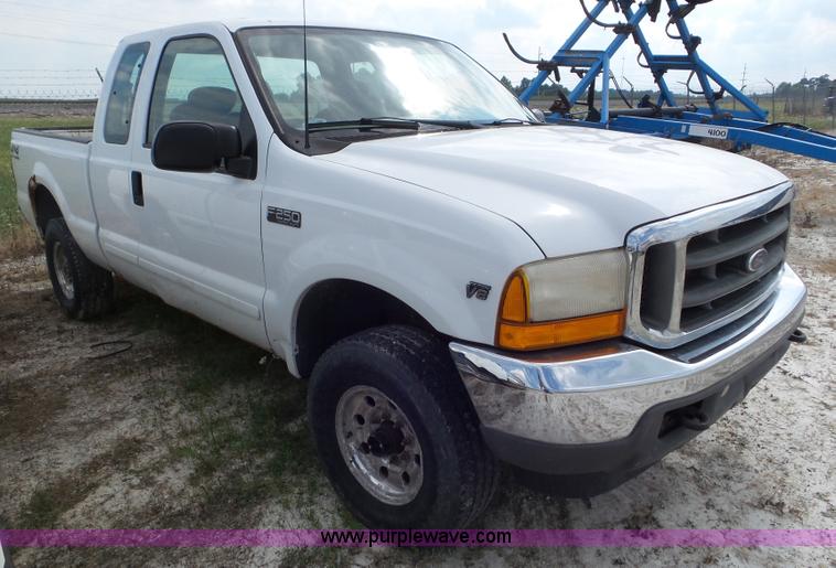 image for item L6894 2001 Ford F250 Super Duty SuperCab pickup truck