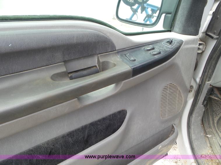 image for item L6894 2001 Ford F250 Super Duty SuperCab pickup truck