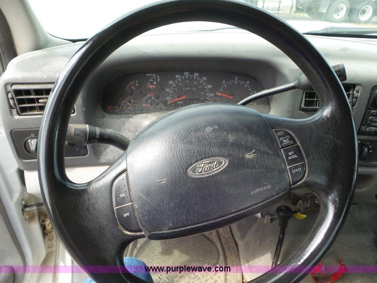 image for item L6894 2001 Ford F250 Super Duty SuperCab pickup truck