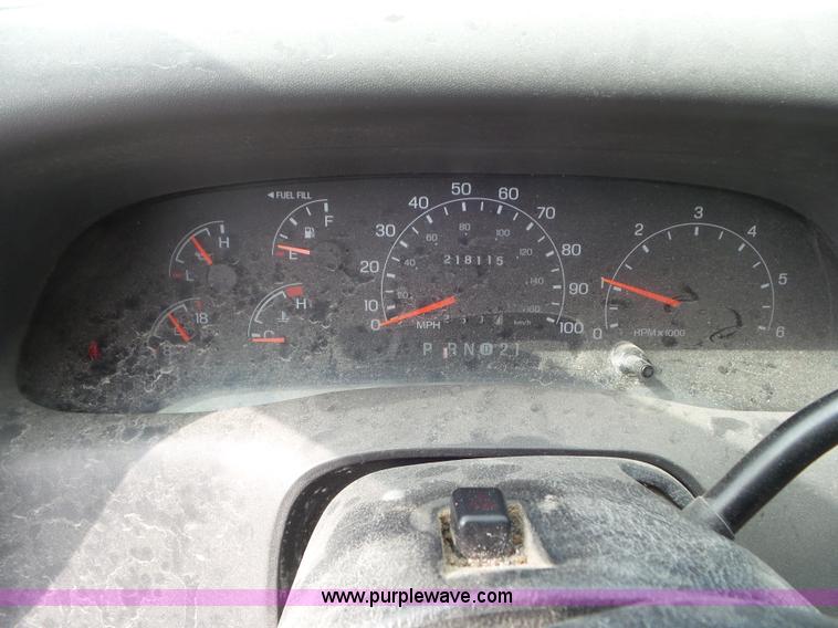 image for item L6894 2001 Ford F250 Super Duty SuperCab pickup truck