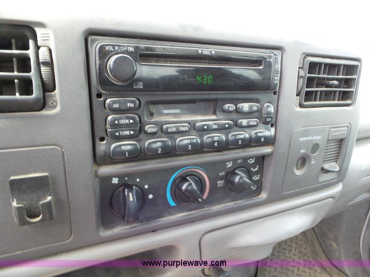 image for item L6894 2001 Ford F250 Super Duty SuperCab pickup truck