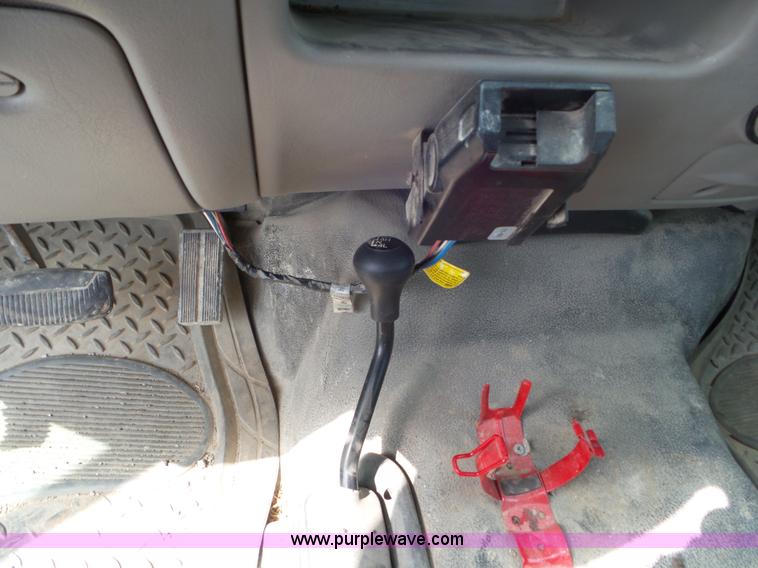 image for item L6894 2001 Ford F250 Super Duty SuperCab pickup truck