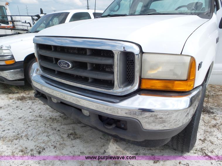 image for item L6894 2001 Ford F250 Super Duty SuperCab pickup truck