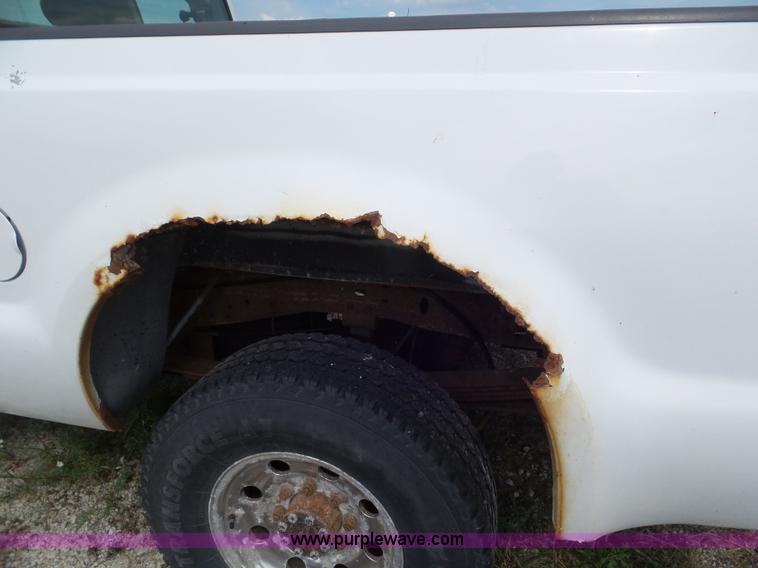 image for item L6894 2001 Ford F250 Super Duty SuperCab pickup truck