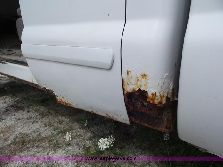 image for item L6894 2001 Ford F250 Super Duty SuperCab pickup truck