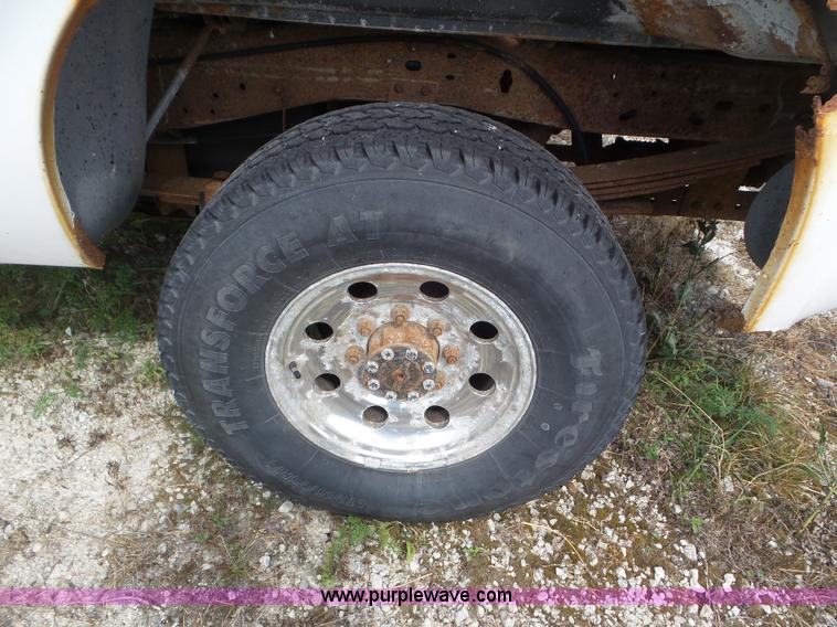 image for item L6894 2001 Ford F250 Super Duty SuperCab pickup truck