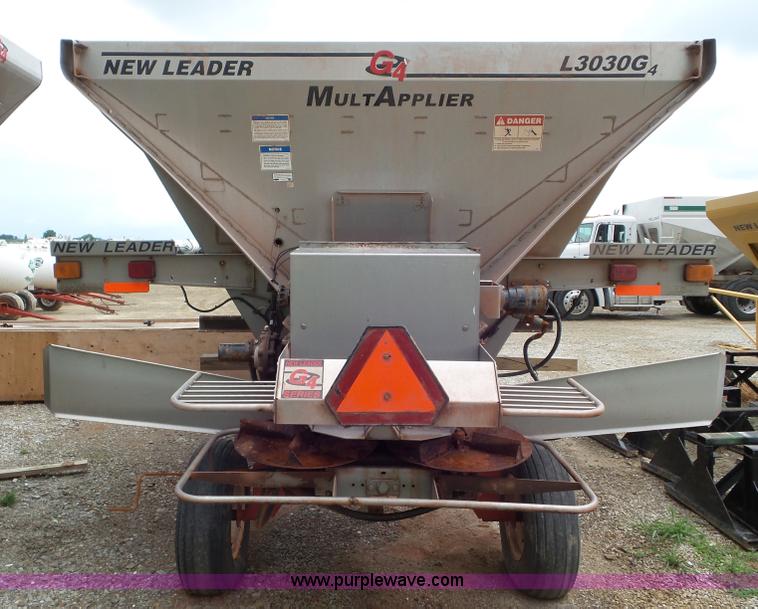 image for item L6901 New Leader L3030G4 spreader bed