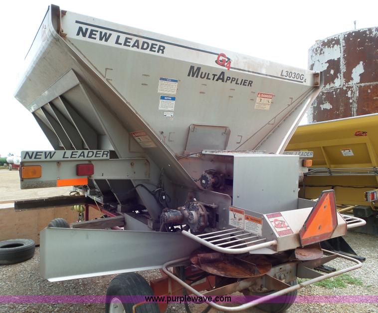 image for item L6901 New Leader L3030G4 spreader bed