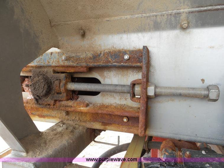 image for item L6901 New Leader L3030G4 spreader bed