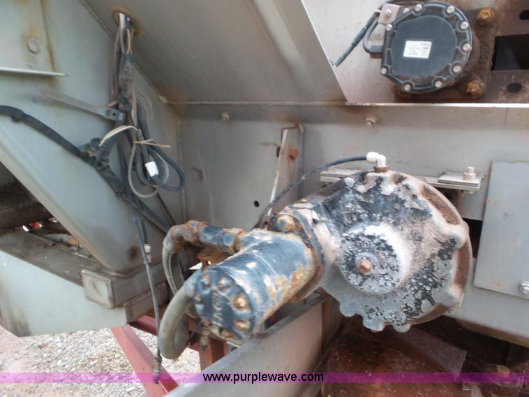 image for item L6901 New Leader L3030G4 spreader bed