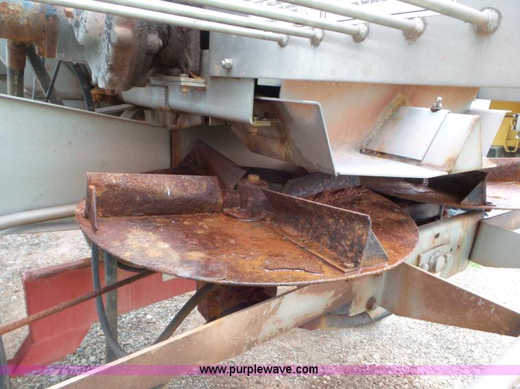 image for item L6901 New Leader L3030G4 spreader bed