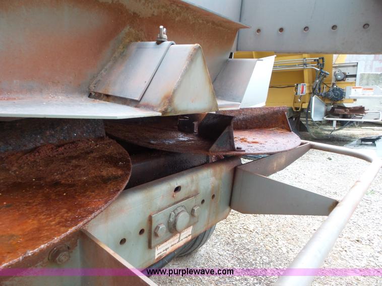 image for item L6901 New Leader L3030G4 spreader bed