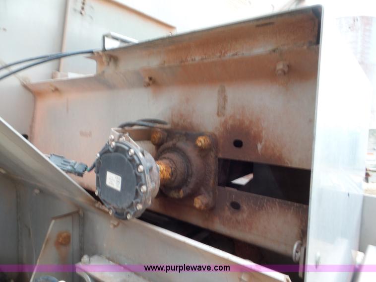 image for item L6901 New Leader L3030G4 spreader bed