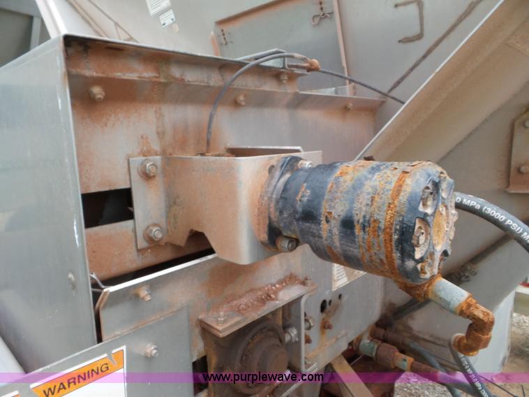 image for item L6901 New Leader L3030G4 spreader bed