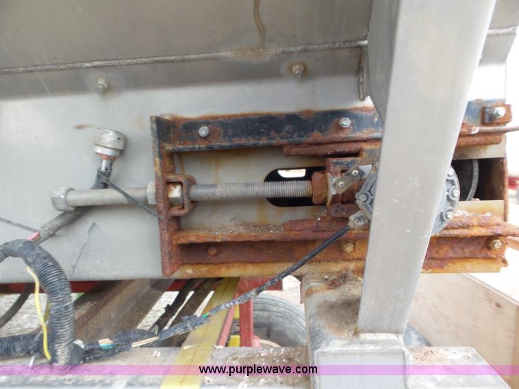 image for item L6901 New Leader L3030G4 spreader bed