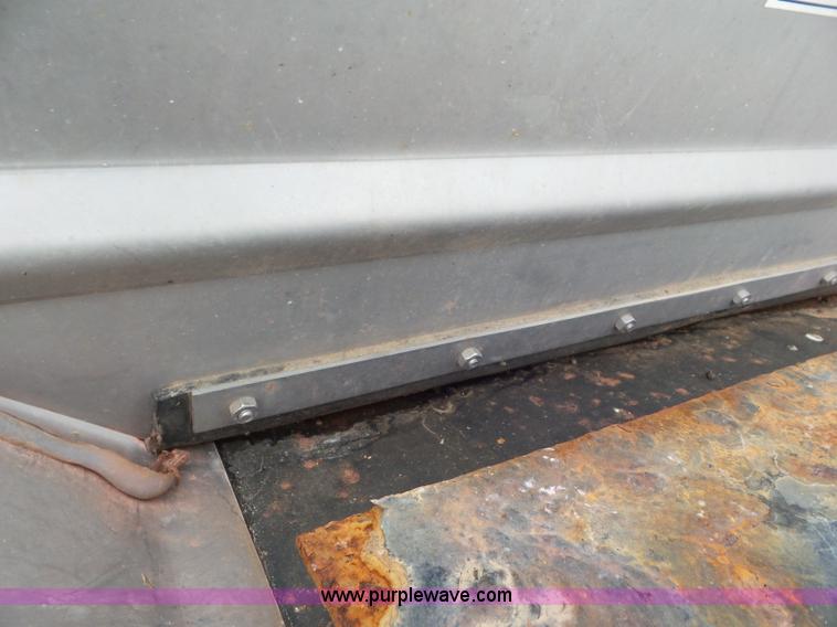 image for item L6901 New Leader L3030G4 spreader bed