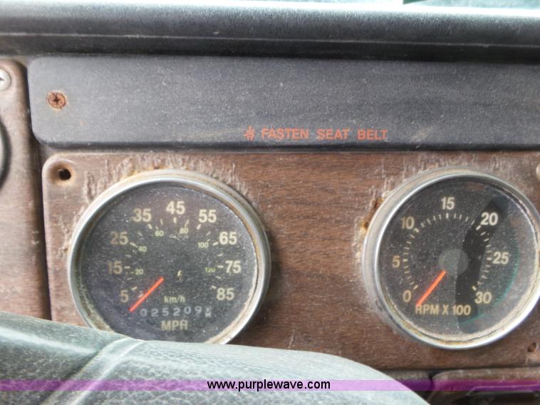 image for item L6905 1989 Freightliner FLD truck cab and chassis