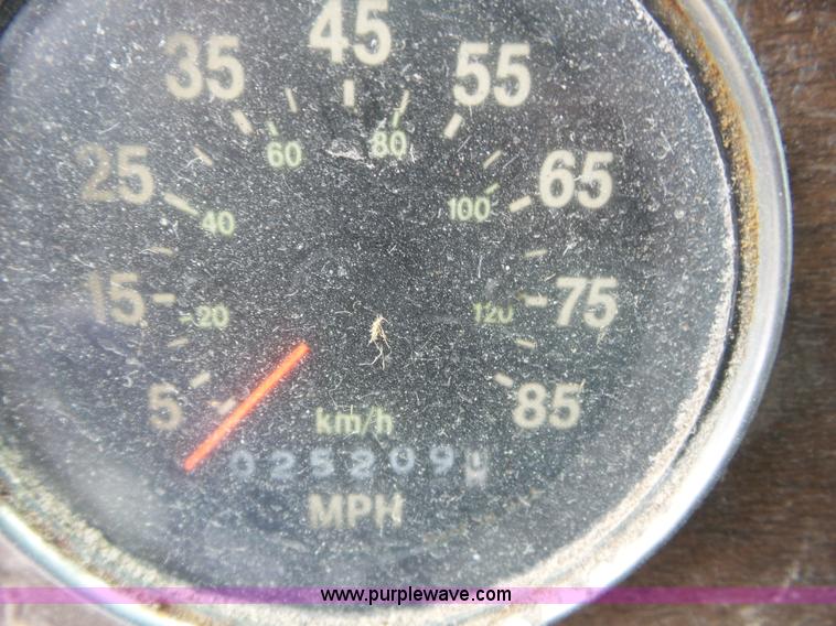 image for item L6905 1989 Freightliner FLD truck cab and chassis