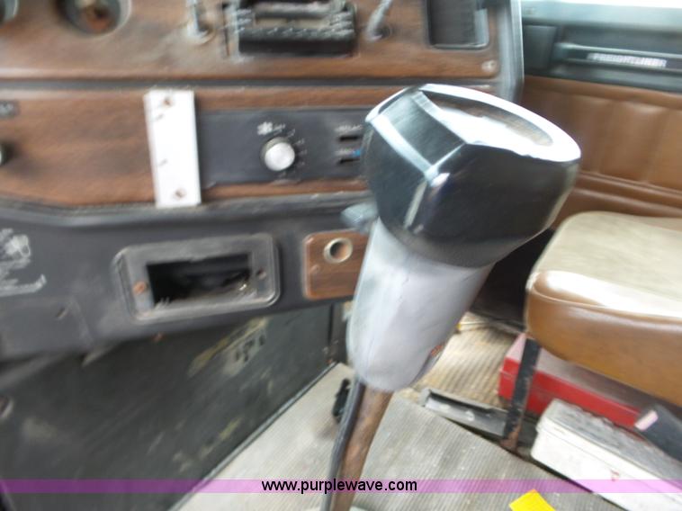 image for item L6905 1989 Freightliner FLD truck cab and chassis