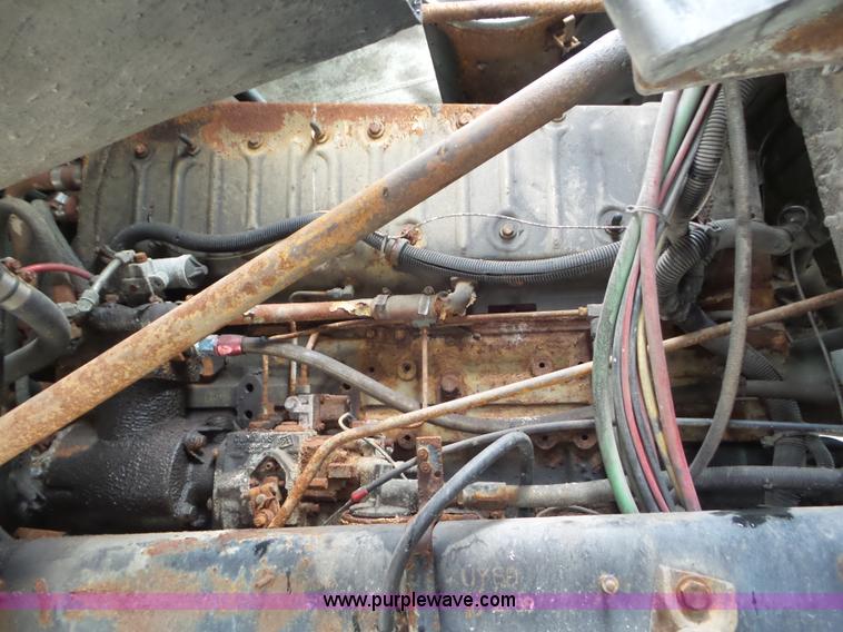 image for item L6905 1989 Freightliner FLD truck cab and chassis